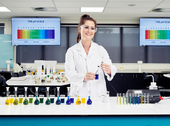 https://www.deakin.edu.au/__data/assets/image/0011/554627/23704_Master-of-Science-Biology-and-Chemical-Sciences_hero.jpg